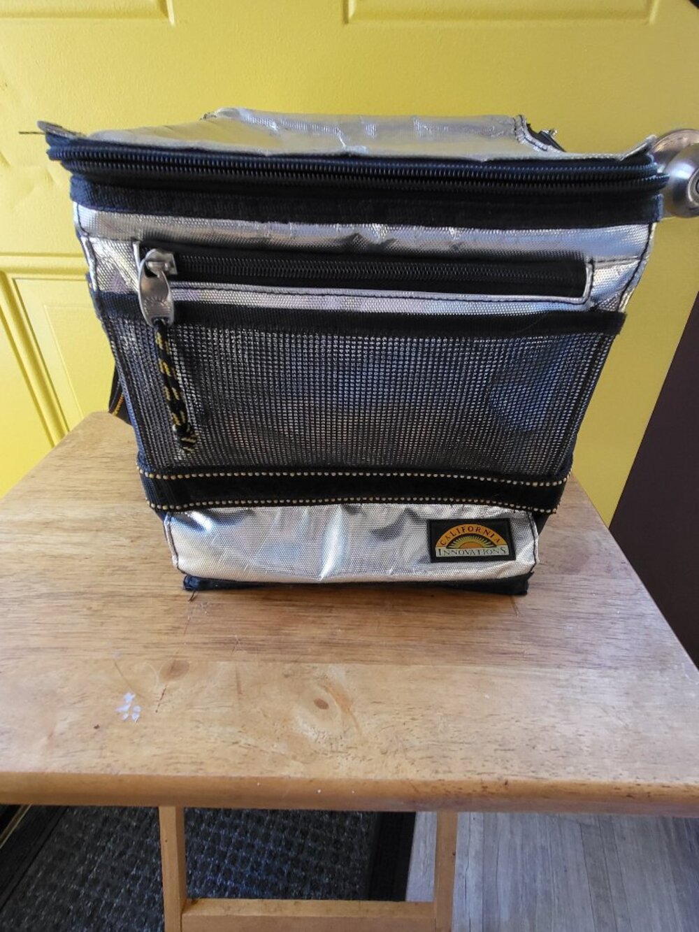 California Innovations Insulated Soft-Sided Cooler Bag Shoulder Strap GOOD COND.